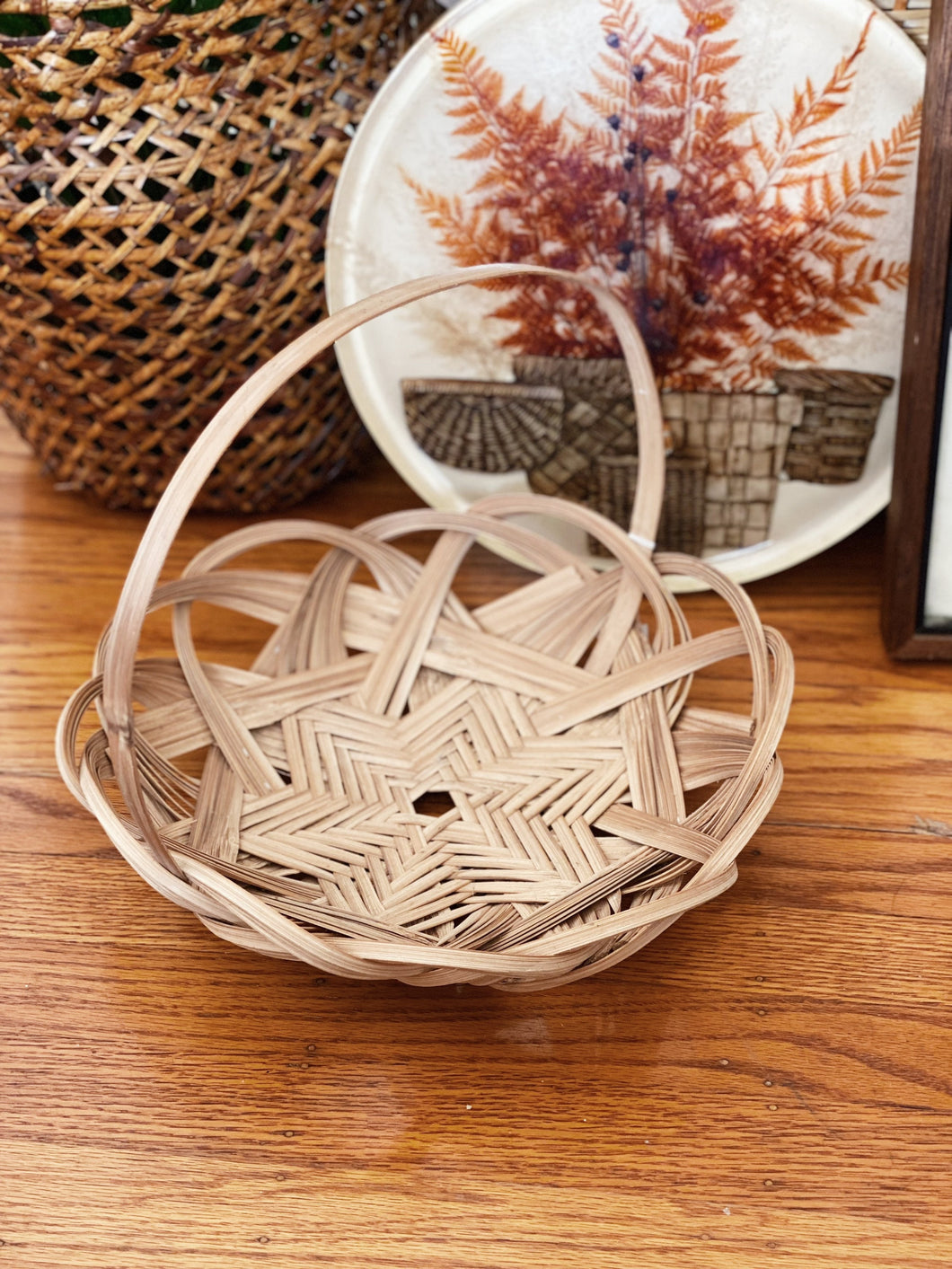 Round Woven Split Rattan Basket with star design and handle