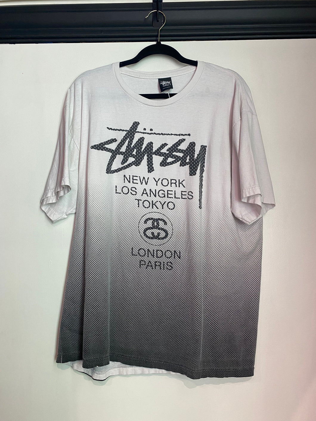 Gradient White and Black Vintage Stüssy Worldwide XL T-Shirt / 80s 90s 2000s Graphic Tee